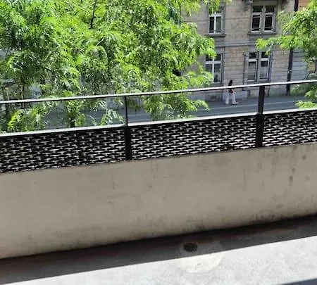 アパート 2 Beautiful Center Downtown Flat With Balcony Bir - Self Checkin *